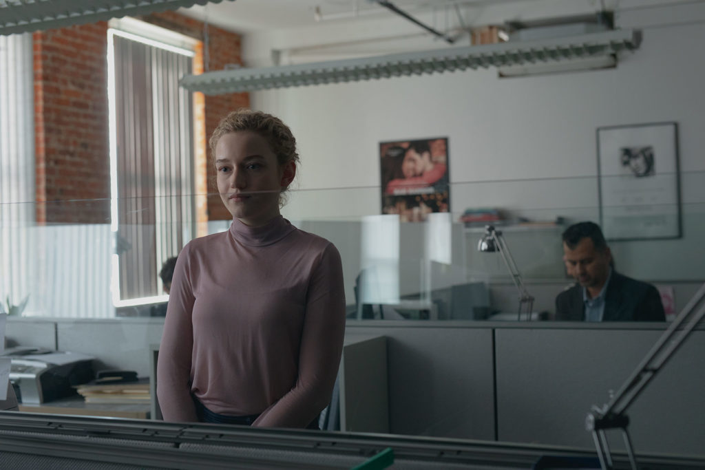 Julia Garner dans The Assistant