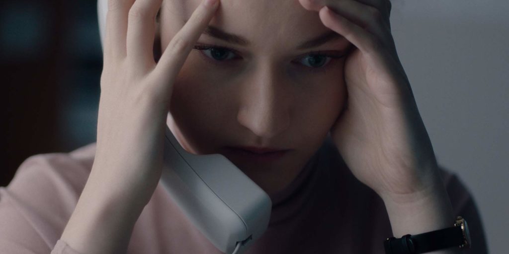Julia Garner dans The Assistant