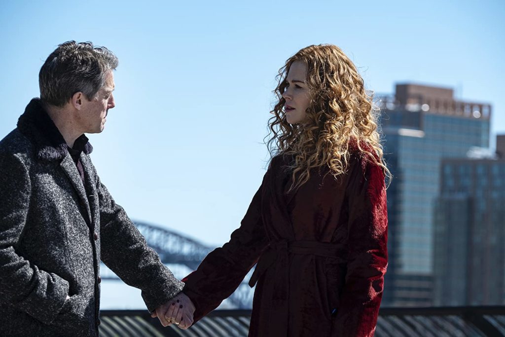 Nicole Kidman et Hugh Grant se tiennent la main The Undoing