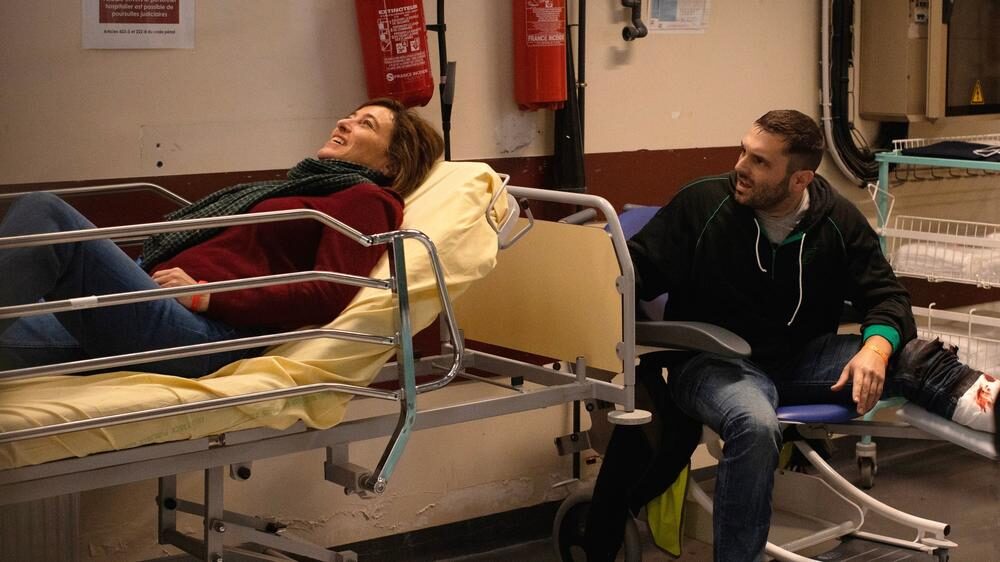 Valeria Bruni Tedeschi et Pio Marmaï dans un hôpital