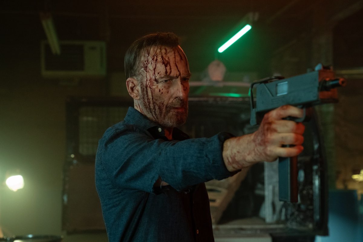 Hutch (Bob Odenkirk) tire à tout va dans Nobody 2